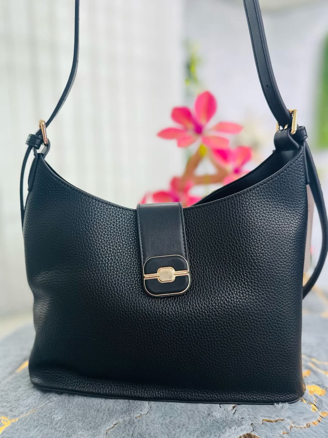 Aibeini Synthetic Leather Shoulder Black Colour Bag