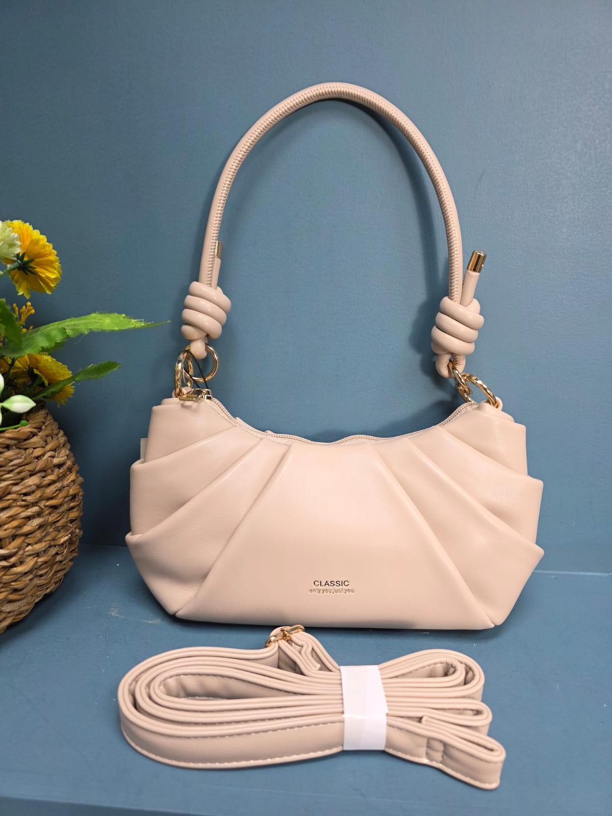 Classic Brand Luxurious Hand Bag (1193)