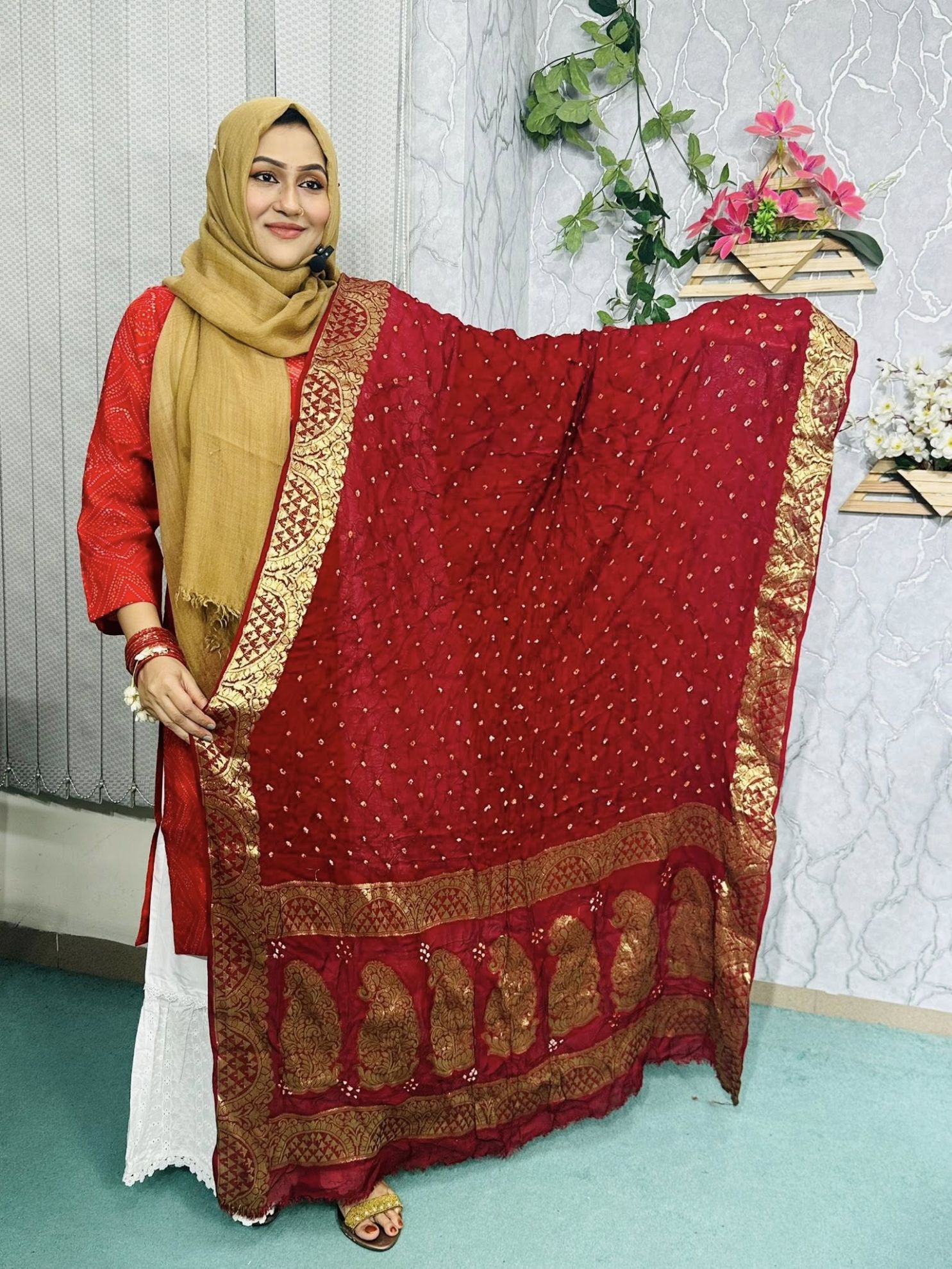 Dupatta Urna Red & Golden
