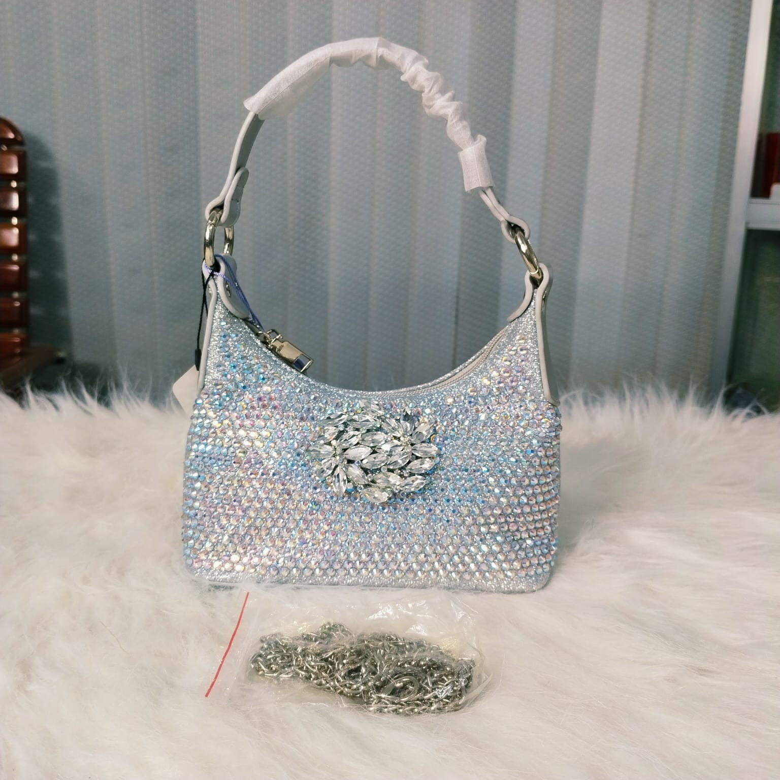 Luxurious Stone Party Bag – Sparkle That Completes Your Celebration Look
