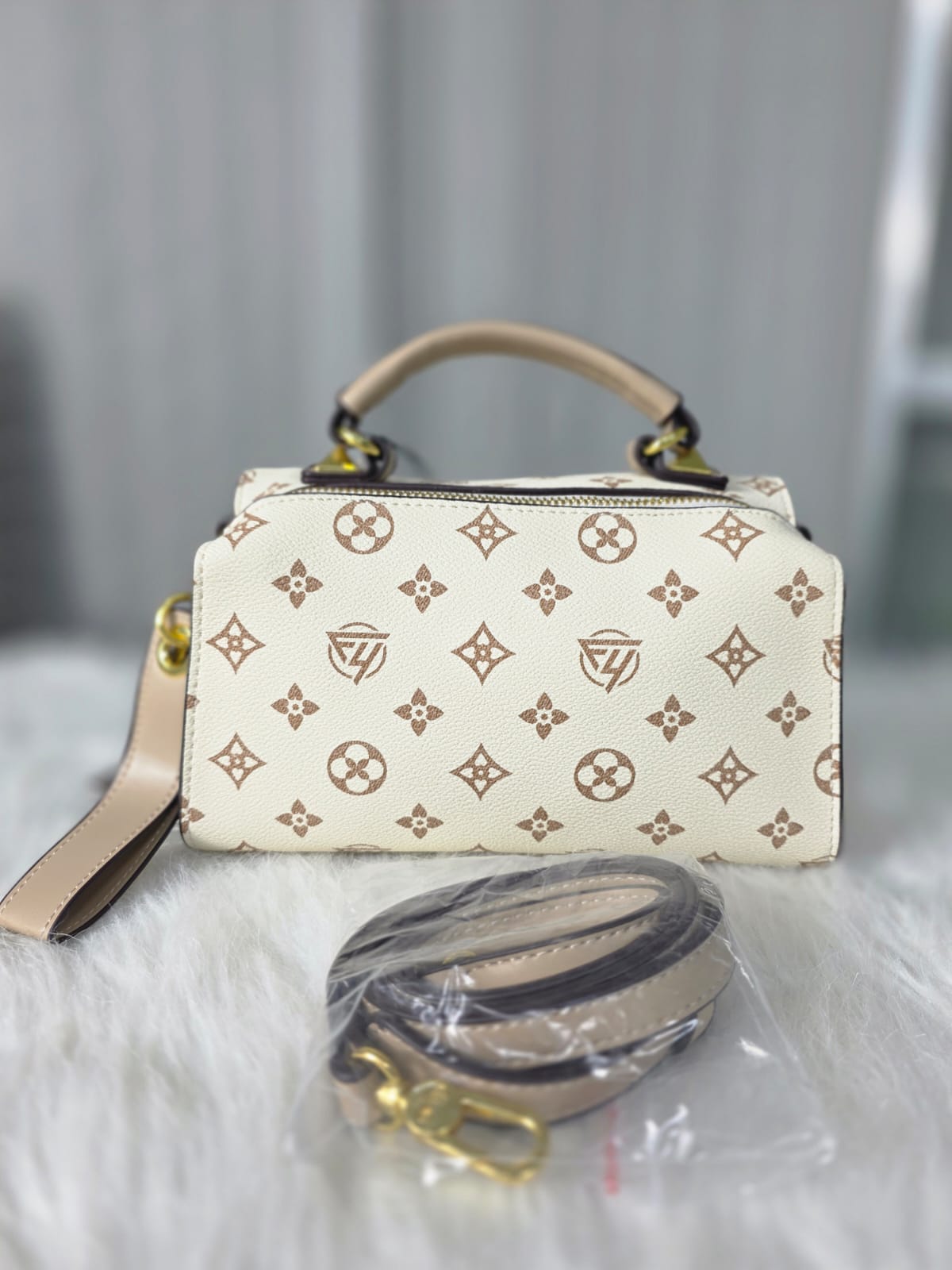 LUYIFANGYI Luxurious Hand Bag with Long Belt (074)