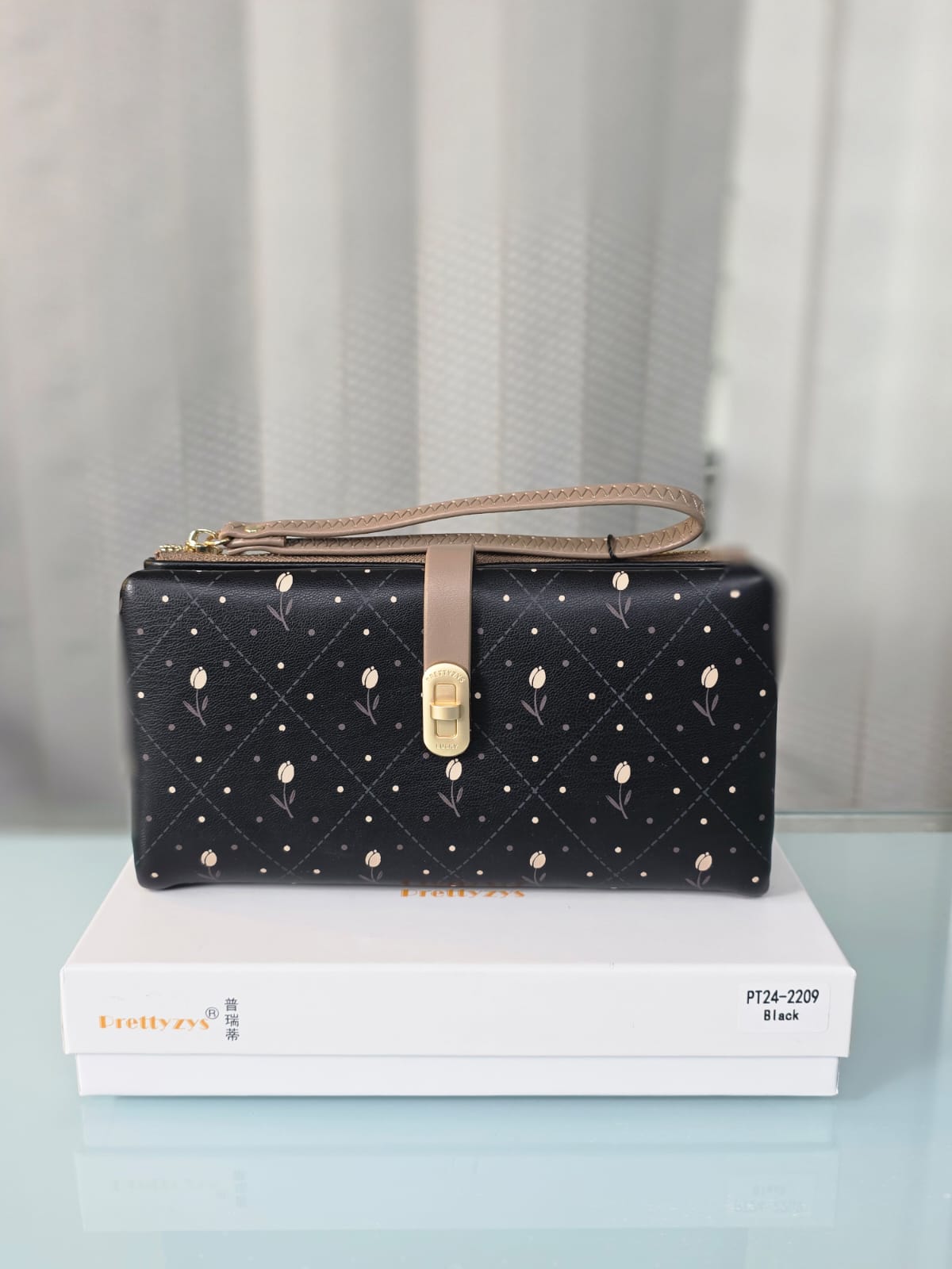 Prettuzys Premium Ladies Purse