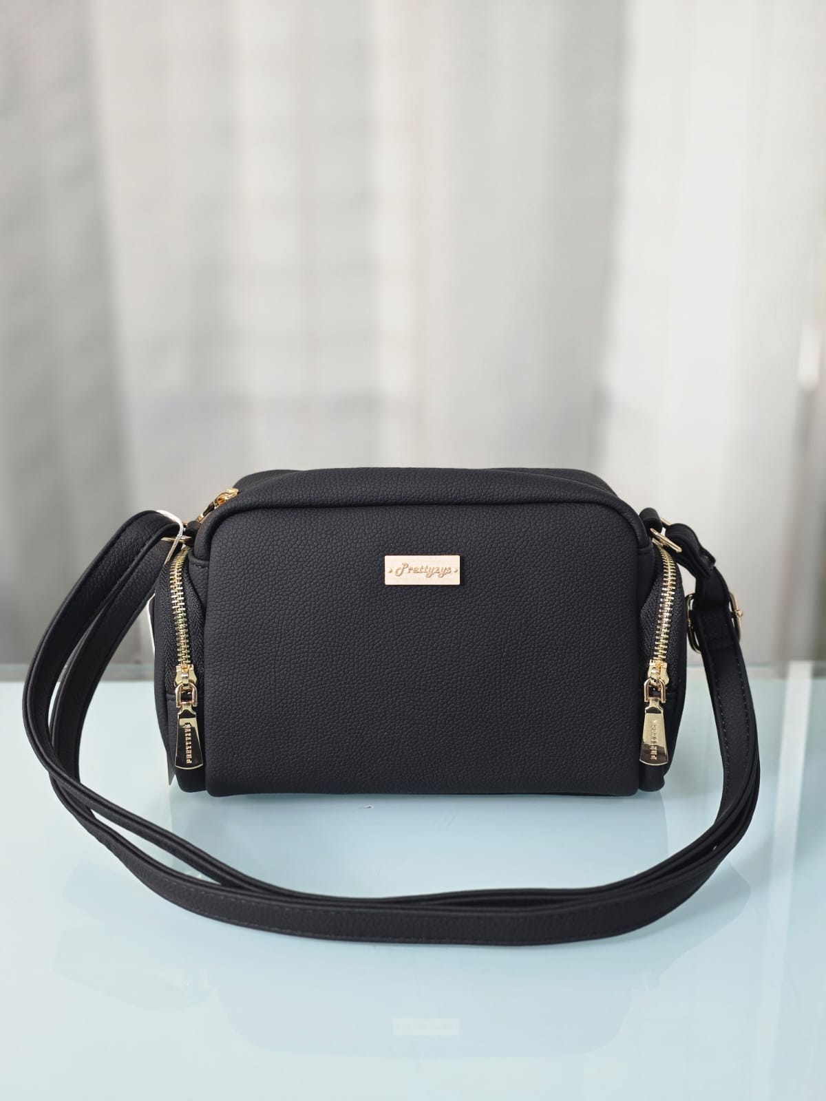 Prettuzys Premium Leather Crossbody Bag