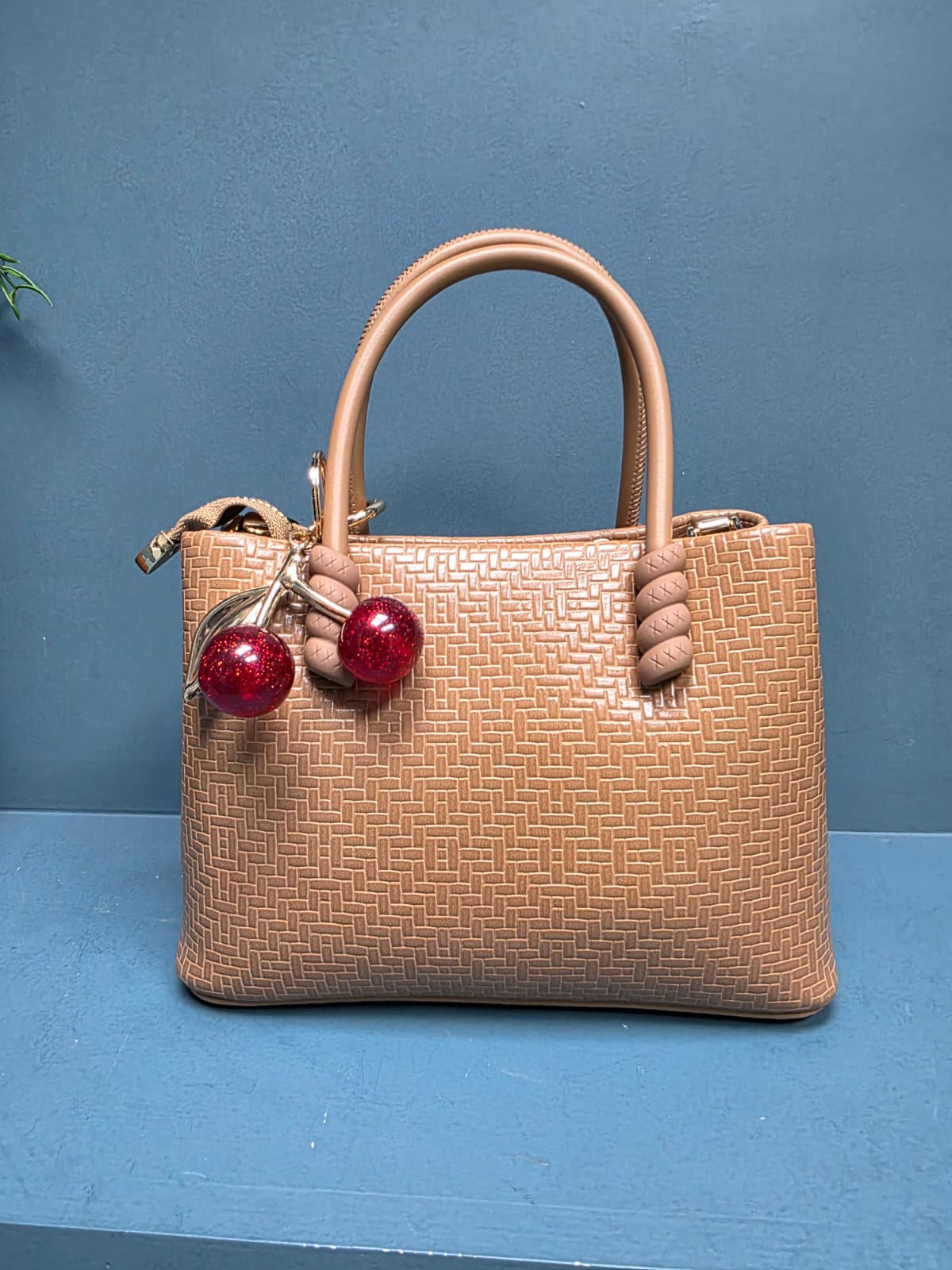 Sufei Luxurious Hand Bag with Long Belt (H96669)