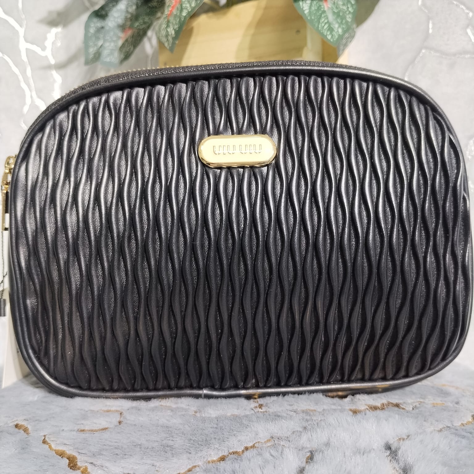 Uiu Uiu Luxurious Crossbody Belt Bag – Black Leather (9x7")