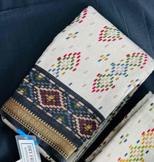 Picture of Elegant Base Maheshwari Ikat Print Saree with Rich Black Zari Border