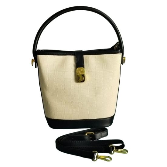 Picture of Luxurious Handbag with Crossbody Belt –(Size: 7.5/8.5)